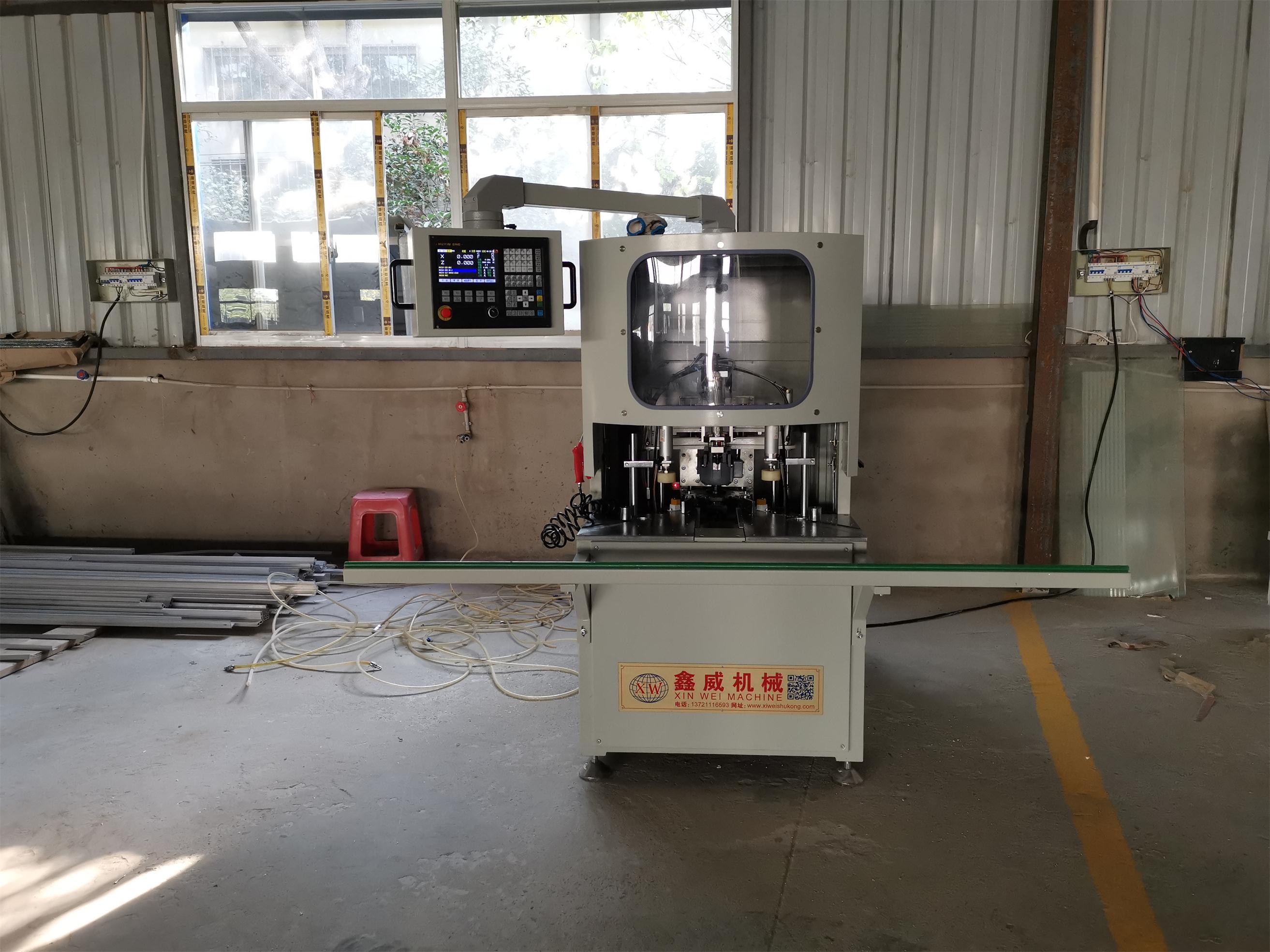 塑料门窗数控清角机